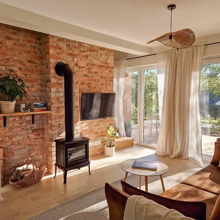 Ferienhaus Dzikie Domki Nowe Domki Z Prywatna Balia, Sauna Kobysewo